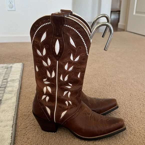 Ariat floral boots 7.5 - Picture 2 of 7